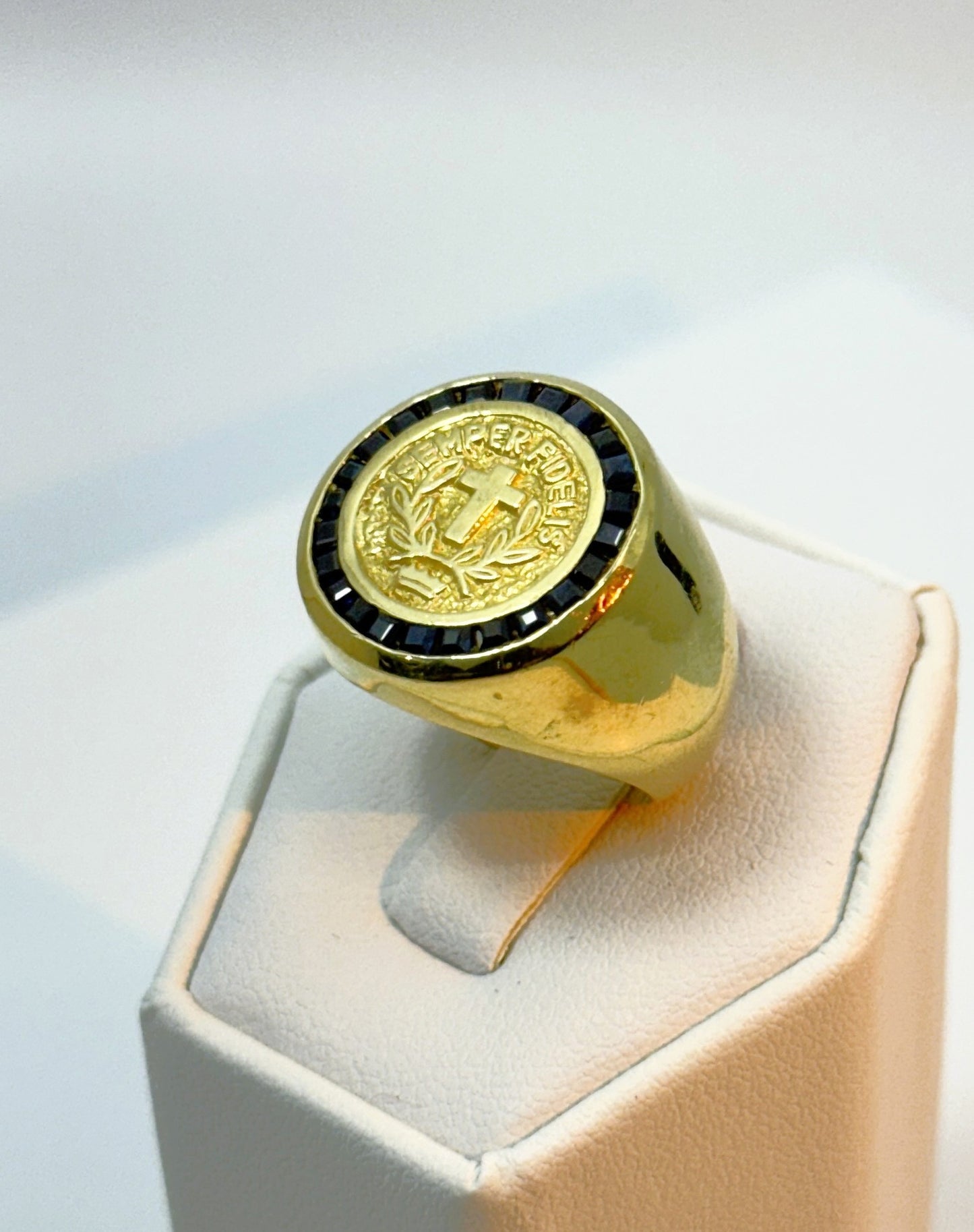 Vintage 18K Gold & Natural Sapphire Signet Ring – “Semper Fidelis” Cross & Laurel Motif, 24.5g Estate Statement Ring