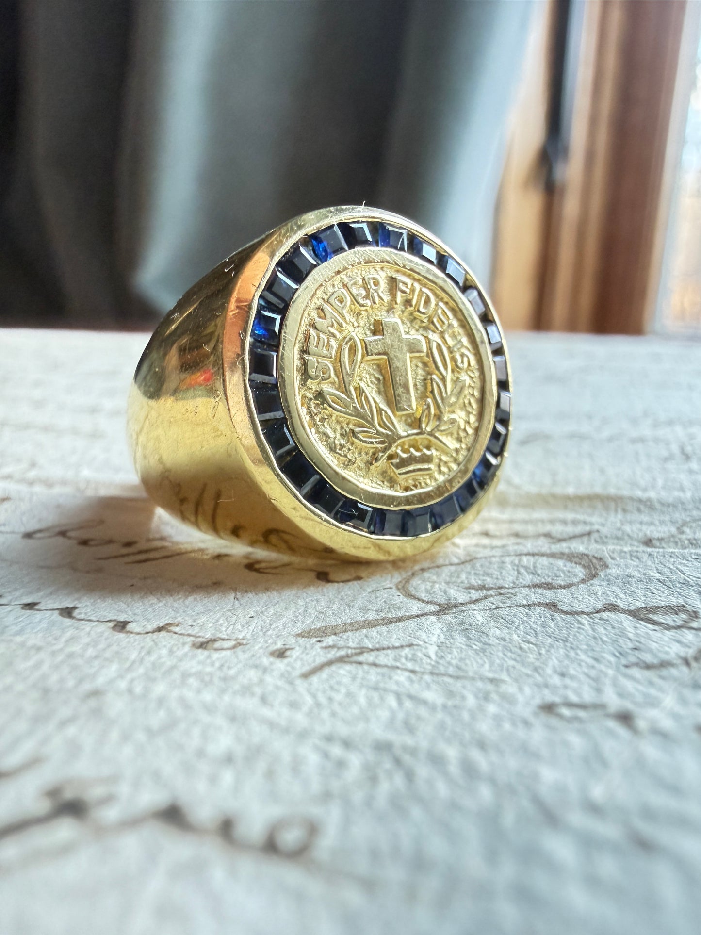 Vintage 18K Gold & Natural Sapphire Signet Ring – “Semper Fidelis” Cross & Laurel Motif, 24.5g Estate Statement Ring