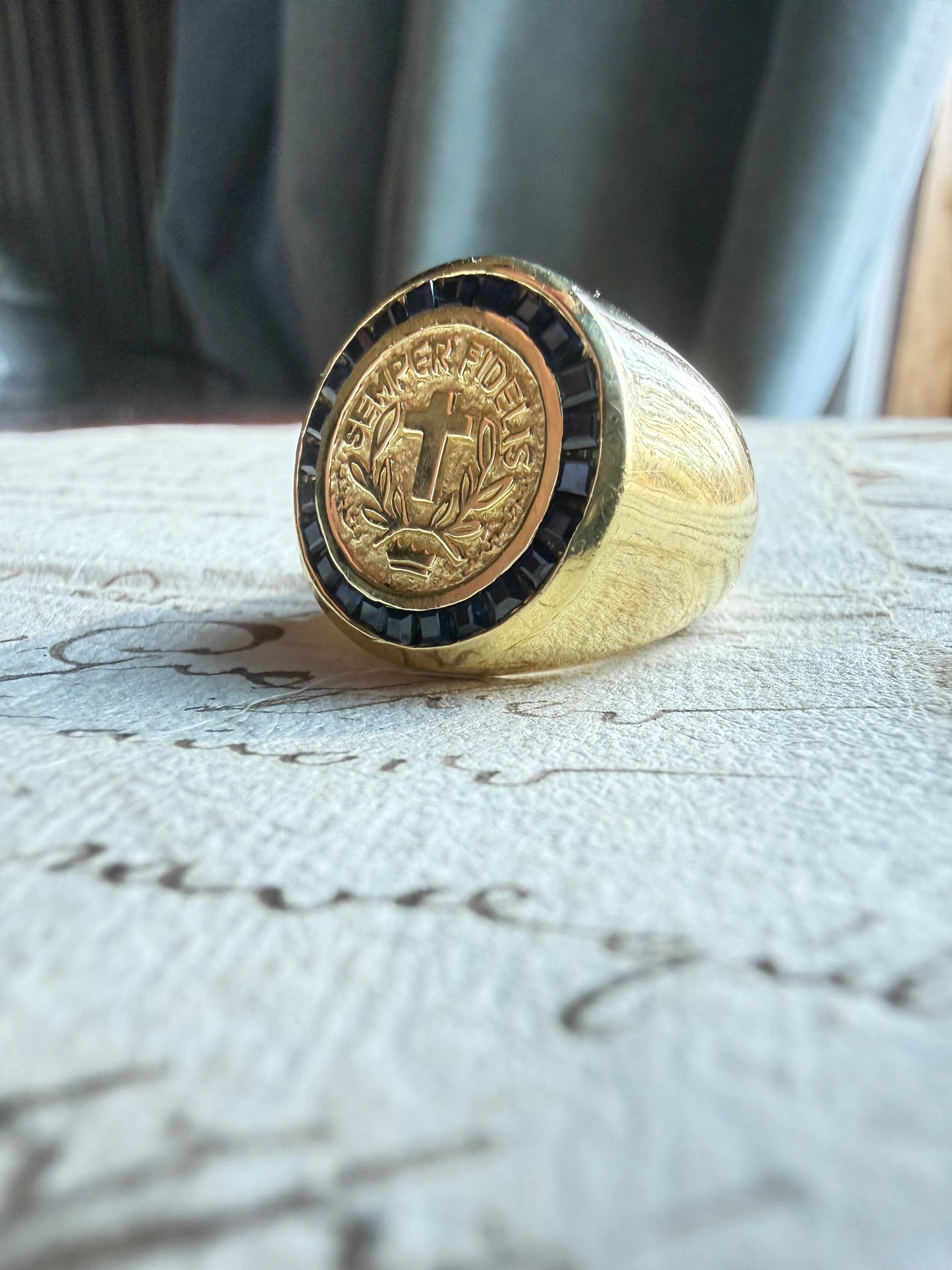 Vintage 18K Gold & Natural Sapphire Signet Ring – “Semper Fidelis” Cross & Laurel Motif, 24.5g Estate Statement Ring